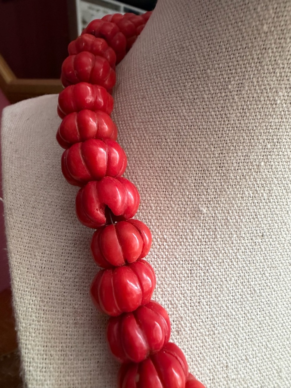 Stunning Vintage Vivid Red Italian Coral Carved Gourd Beaded Necklace - Picture 3 of 7